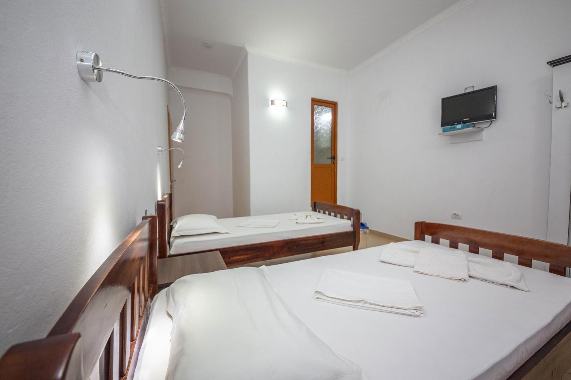 Hotel Shpella Berat Exterior foto