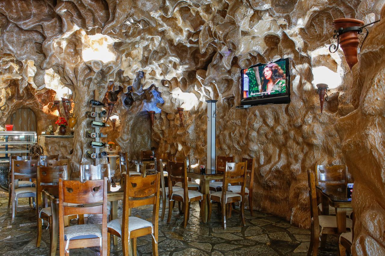 Hotel Shpella Berat Exterior foto