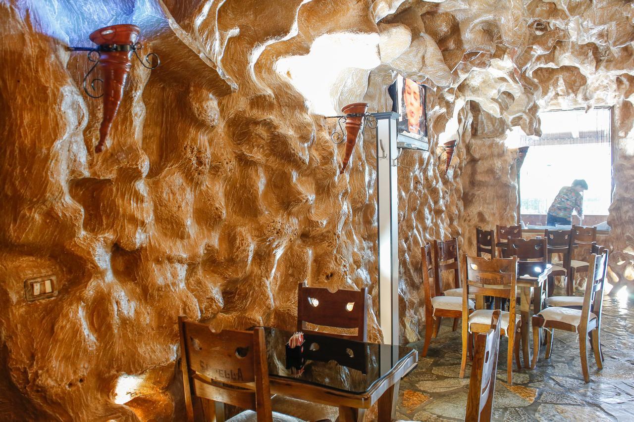 Hotel Shpella Berat Exterior foto